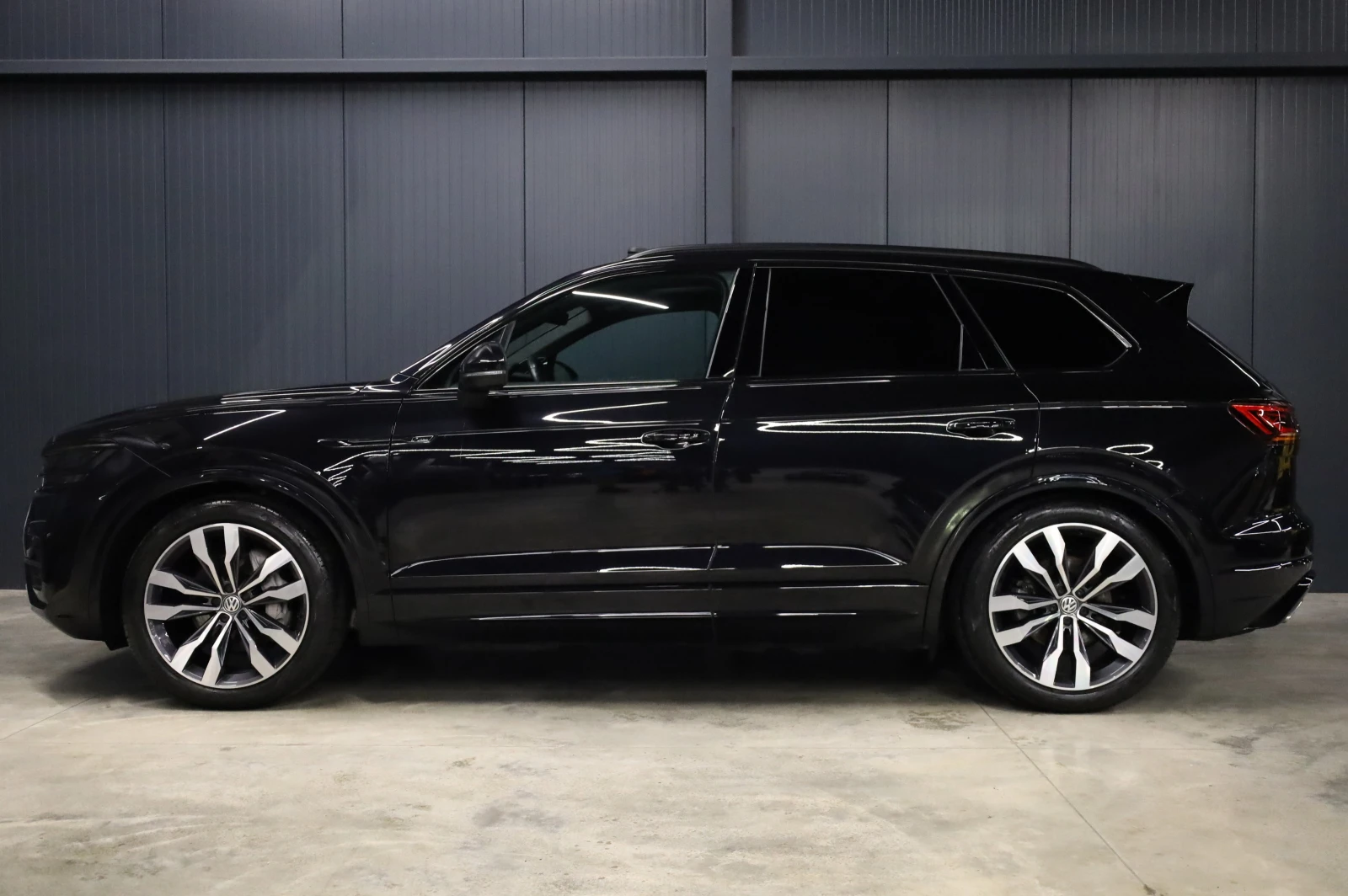 VW Touareg R-LINE* IQ HD MATRIX* HEAD UP* DYNAUDIO* PANO!!! | Mobile.bg � ����������� 3