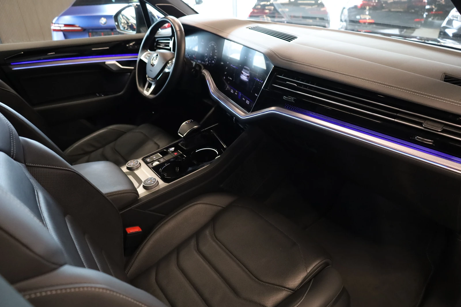 VW Touareg R-LINE* IQ HD MATRIX* HEAD UP* DYNAUDIO* PANO!!! | Mobile.bg � ����������� 14