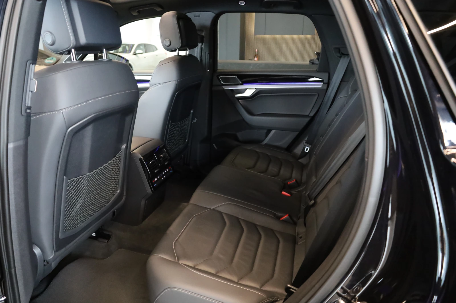 VW Touareg R-LINE* IQ HD MATRIX* HEAD UP* DYNAUDIO* PANO!!! | Mobile.bg � ����������� 16