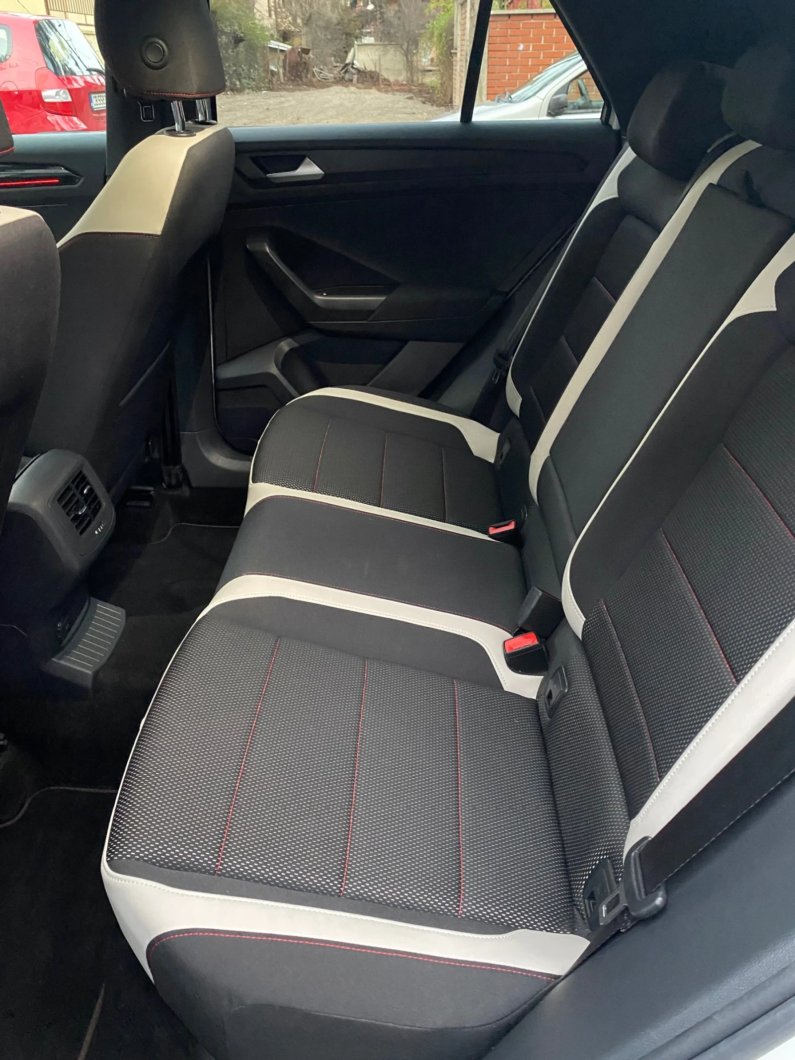 VW T-Roc, снимка 5 - Автомобили и джипове - 54279466