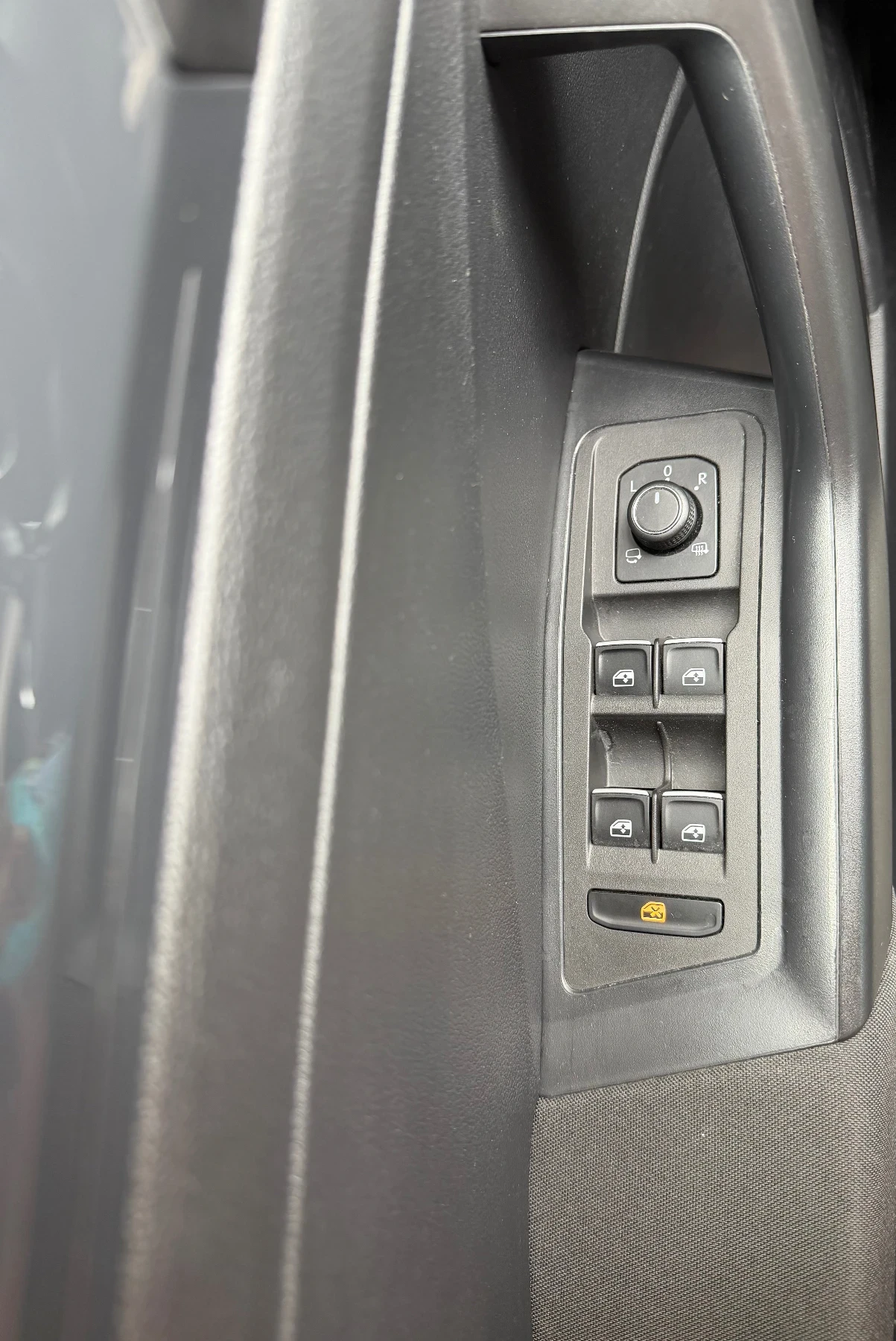 VW T-Roc, снимка 8 - Автомобили и джипове - 54279466