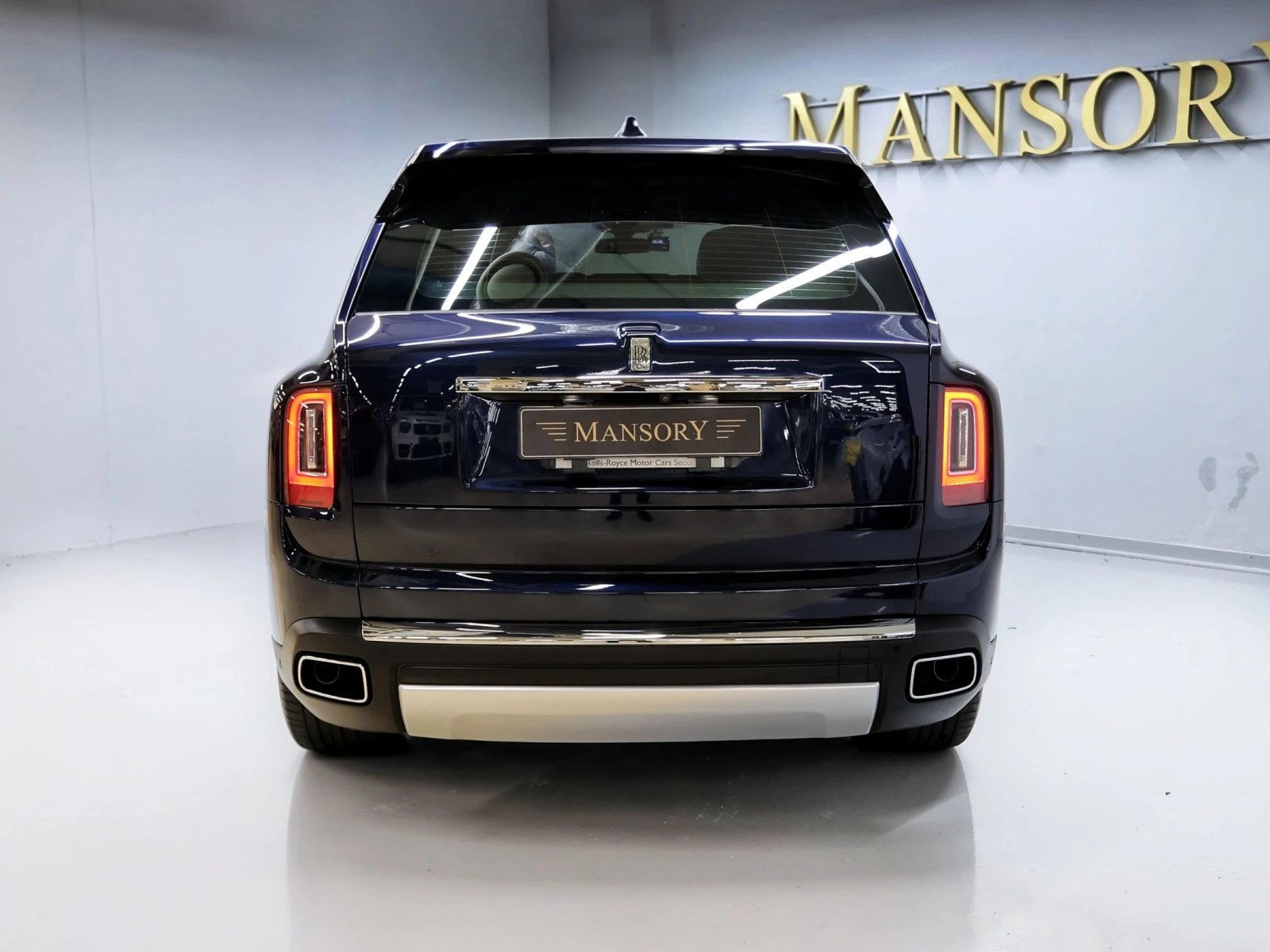 Rolls-Royce Cullinan 6.7* HUD* BLIND SPOT* SOFT CLOSE* 360* ЛЮК* КРАЙНА, снимка 4 - Автомобили и джипове - 55496247
