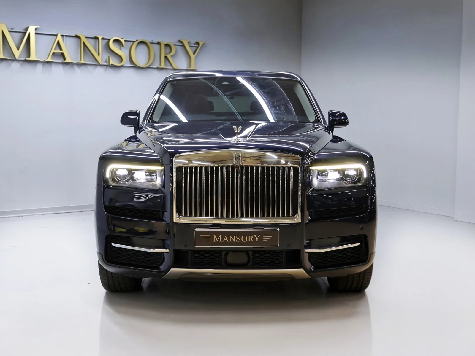 Rolls-Royce Cullinan 6.7* HUD* BLIND SPOT* SOFT CLOSE* 360* ЛЮК* КРАЙНА, снимка 3 - Автомобили и джипове - 55496247