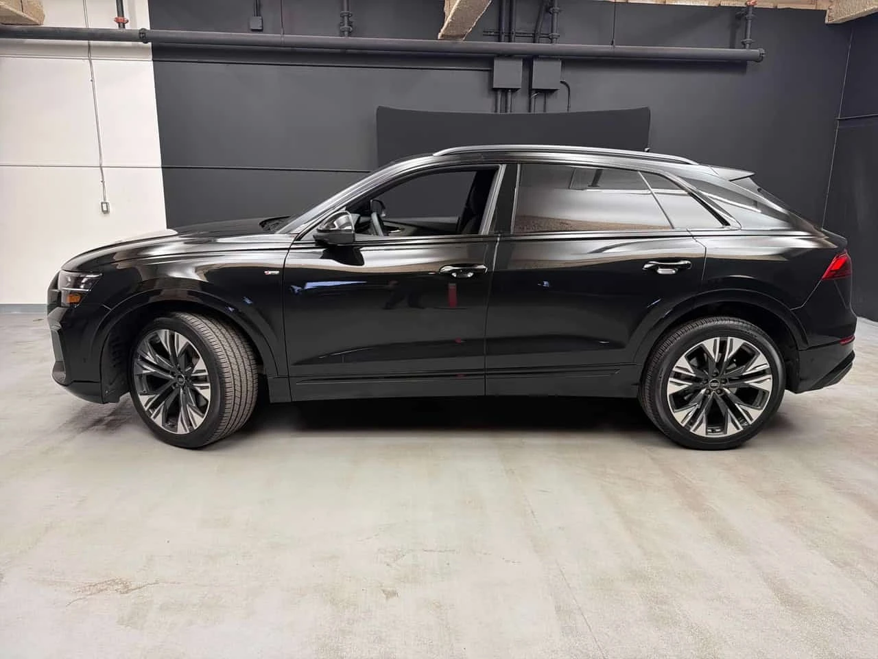 Audi Q8 TECHNIK S-line* DIS* MATRIX* 360* ОБУДХВАНЕ* B&O* , снимка 2 - Автомобили и джипове - 55751084