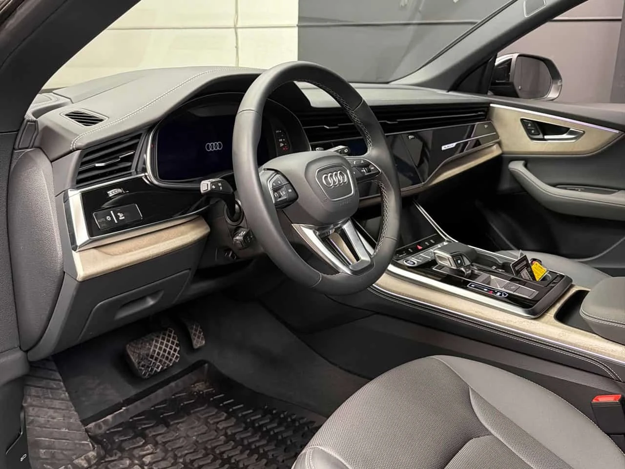 Audi Q8 TECHNIK S-line* DIS* MATRIX* 360* ОБУДХВАНЕ* B&O* , снимка 5 - Автомобили и джипове - 55751084