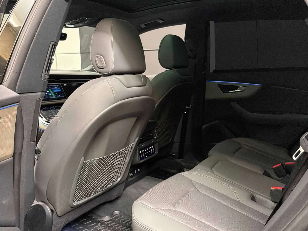 Audi Q8 TECHNIK S-line* DIS* MATRIX* 360* ОБУДХВАНЕ* B&O* , снимка 17 - Автомобили и джипове - 55751084