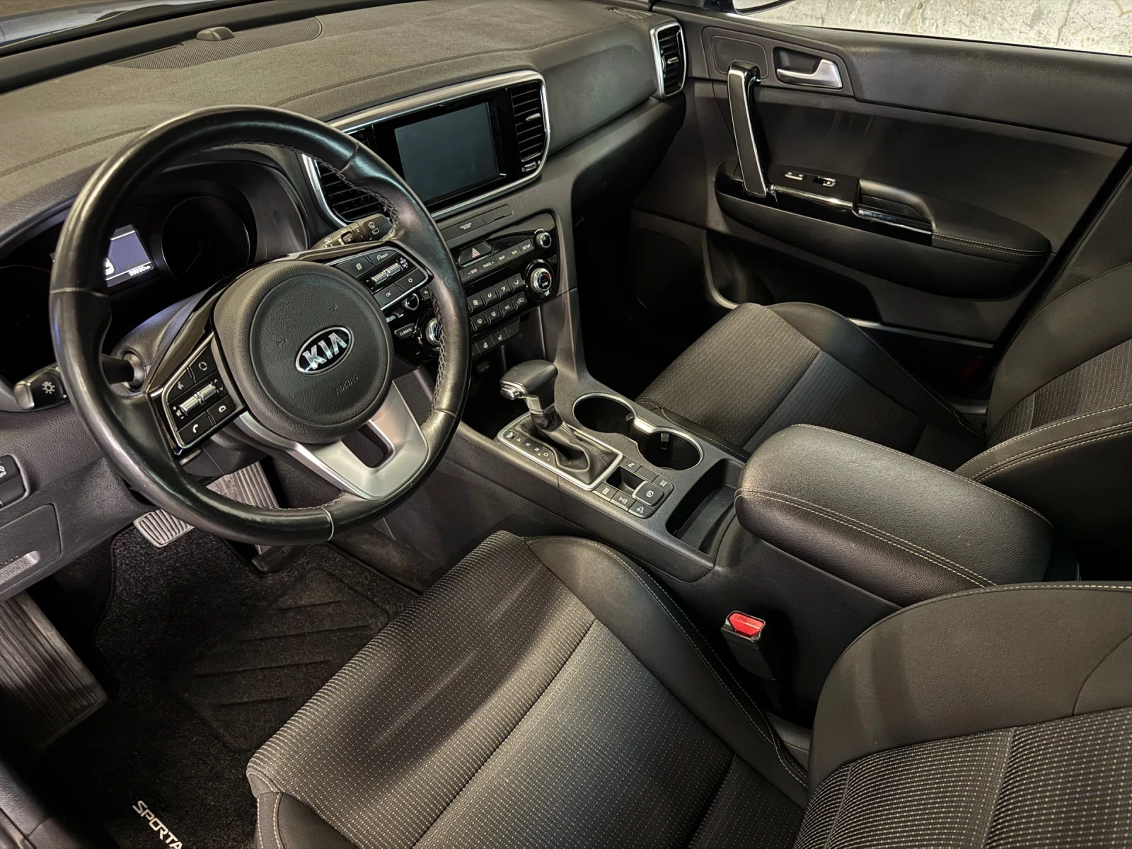 Kia Sportage, снимка 11 - Автомобили и джипове - 55800932