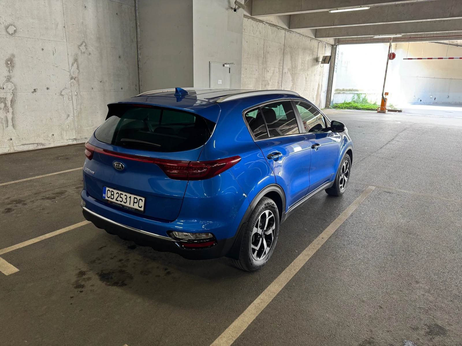 Kia Sportage, снимка 7 - Автомобили и джипове - 55800932