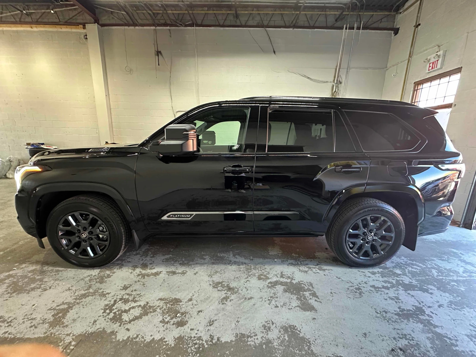 Toyota Sequoia * Platinum 4WD * CARFAX * , снимка 2 - Автомобили и джипове - 55993568