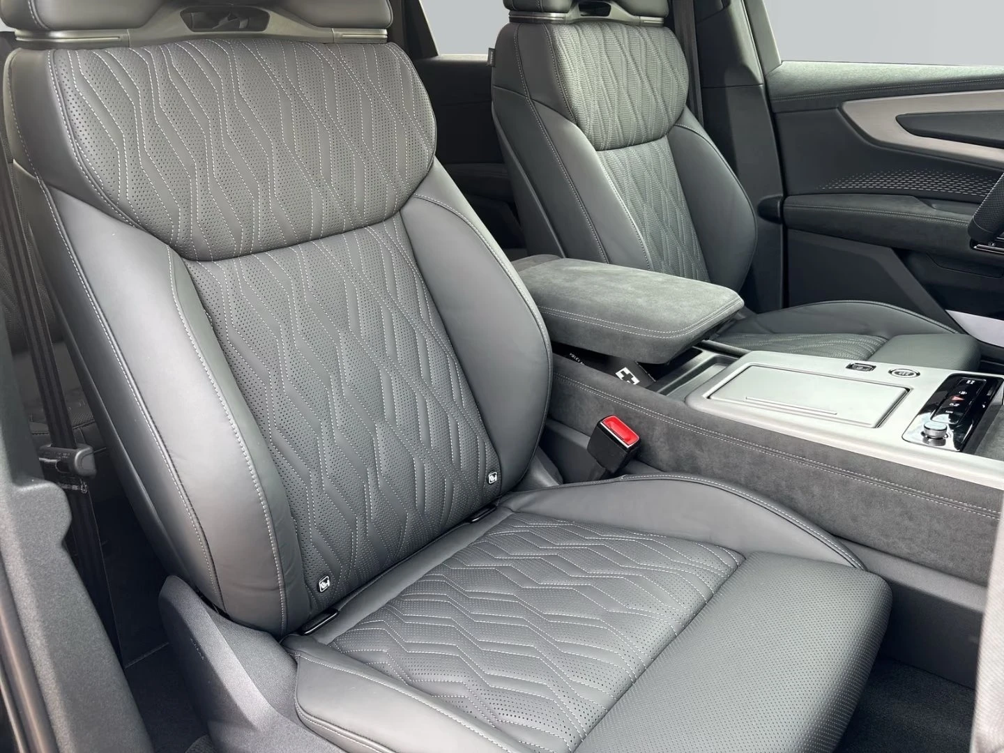 Audi Q7 S-LINE / MATRIX / B&O / HUD / PANO / 360 / TECH+ /, снимка 12 - Автомобили и джипове - 56116738