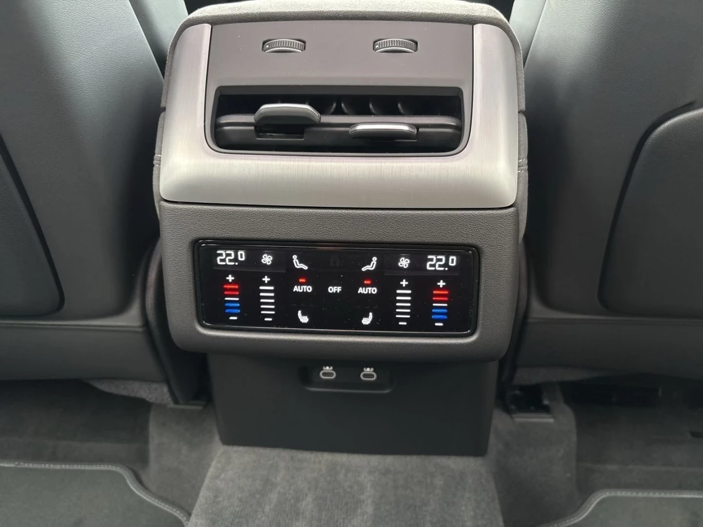 Audi Q7 S-LINE / MATRIX / B&O / HUD / PANO / 360 / TECH+ /, снимка 15 - Автомобили и джипове - 56116738