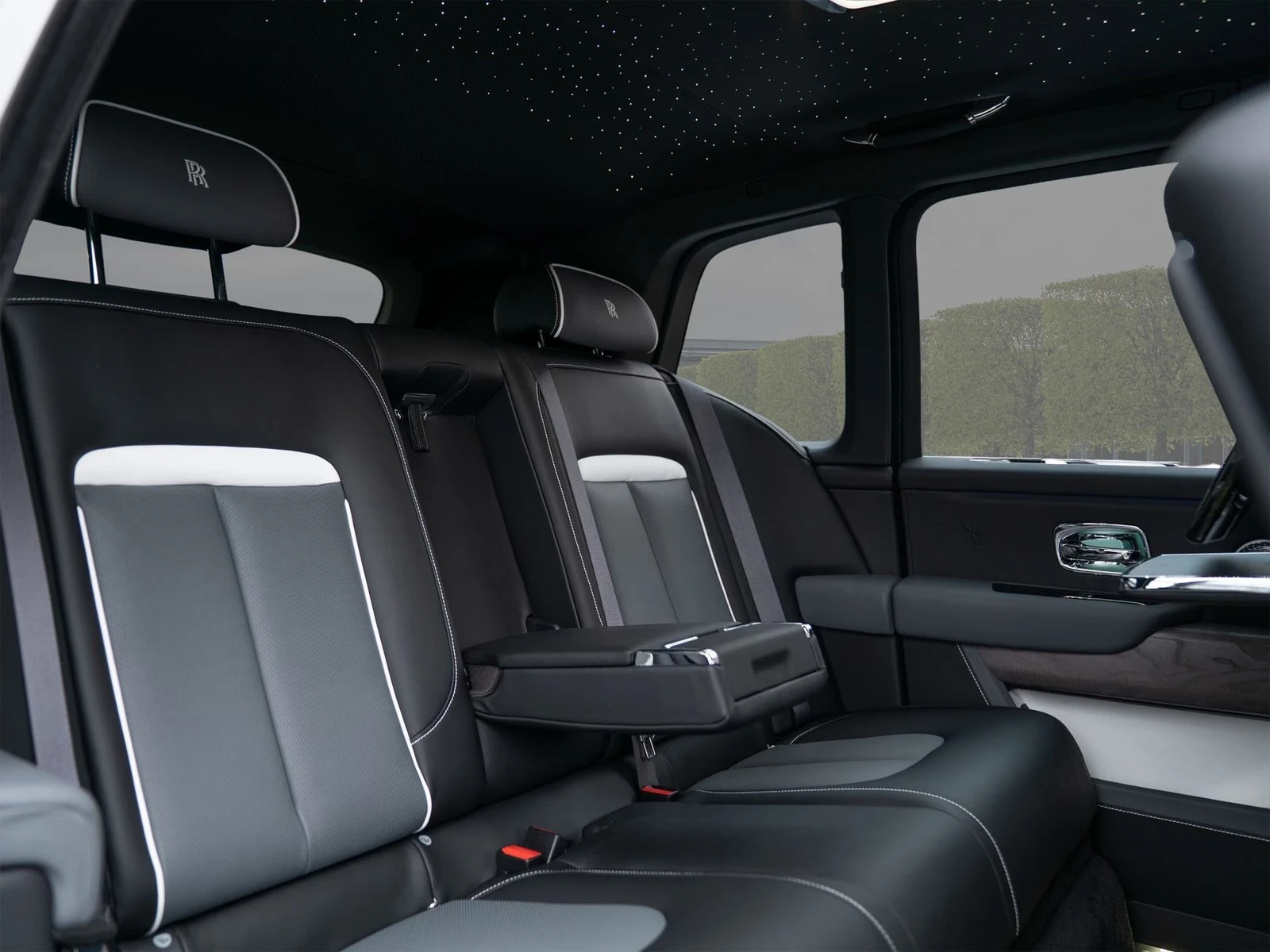 Rolls-Royce Cullinan FACELIFT BESPOKE TV, снимка 15 - Автомобили и джипове - 56260896