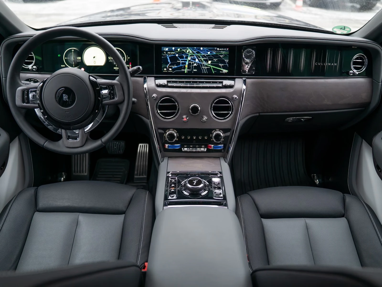 Rolls-Royce Cullinan FACELIFT BESPOKE TV, снимка 5 - Автомобили и джипове - 56260896