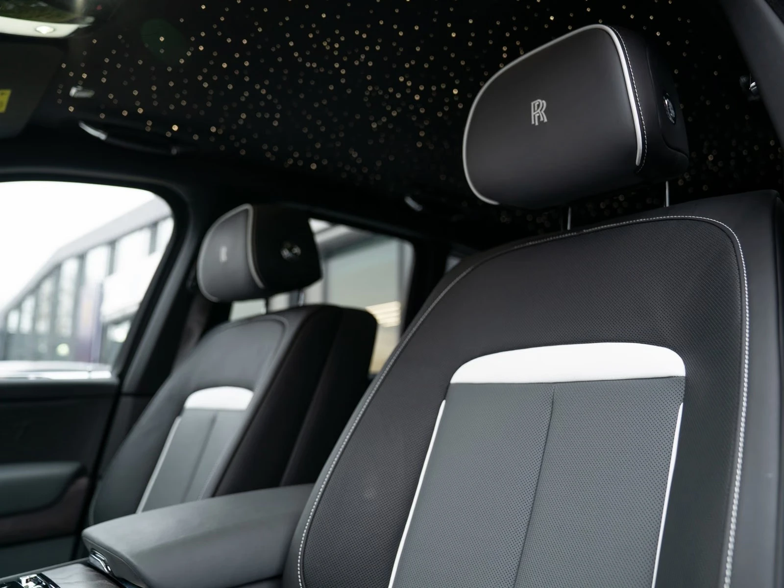 Rolls-Royce Cullinan FACELIFT BESPOKE TV, снимка 8 - Автомобили и джипове - 56260896