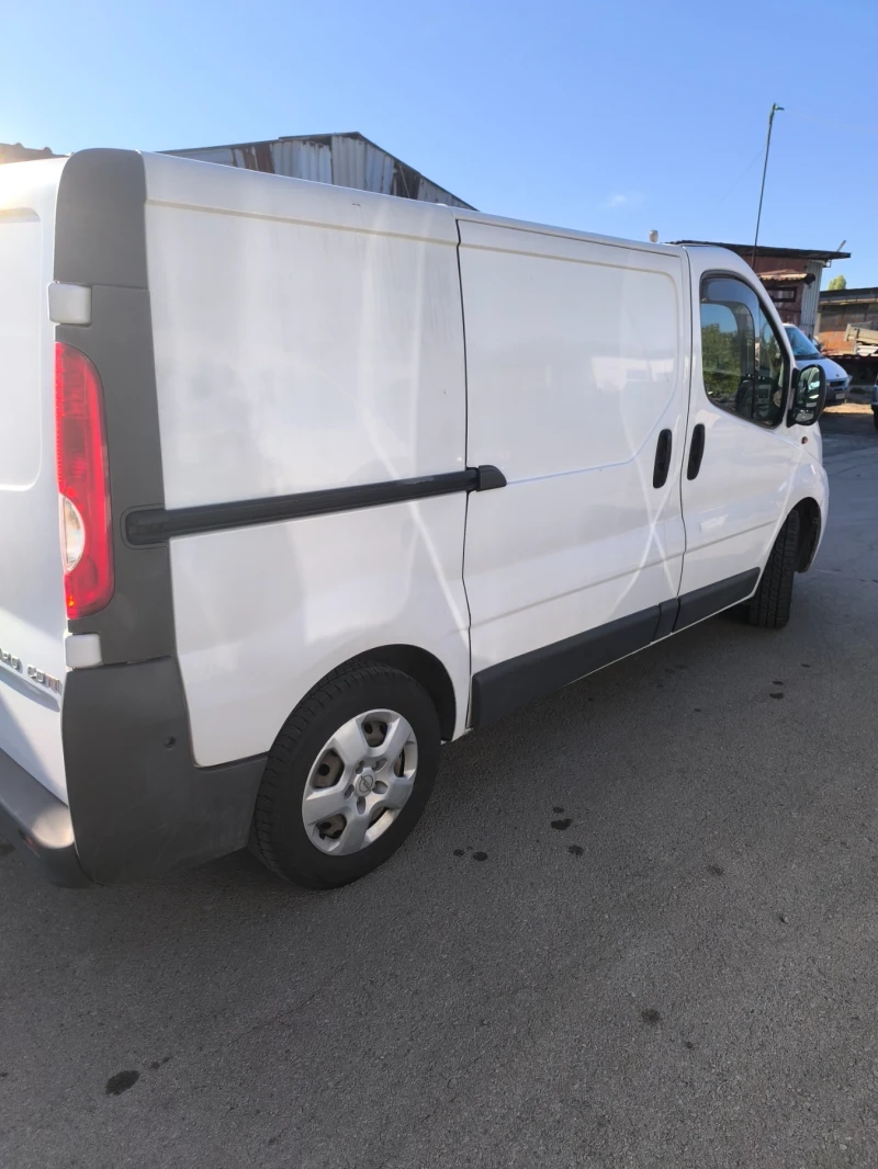 Opel Vivaro, снимка 4 - Бусове и автобуси - 51817687