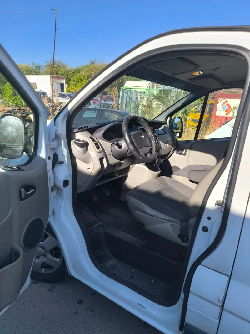 Opel Vivaro, снимка 8 - Бусове и автобуси - 51817687