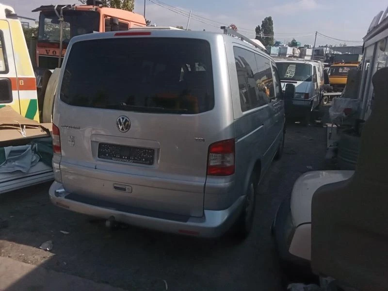 VW Multivan 1.9TDI, снимка 8 - Бусове и автобуси - 47046686