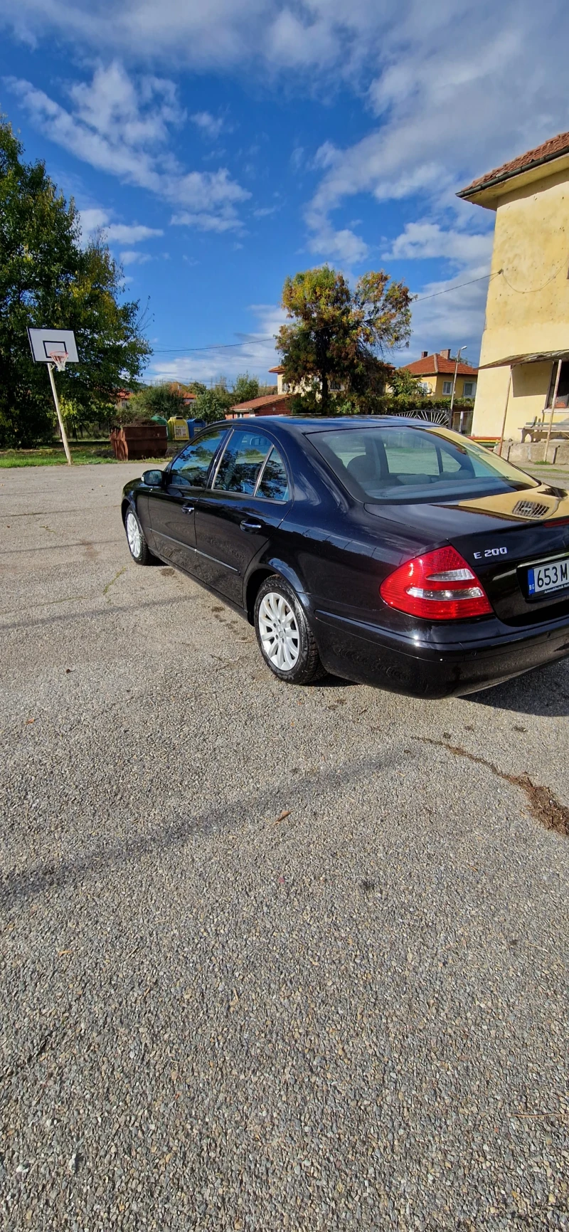 Mercedes-Benz E 200 КОМПРЕСОР, снимка 3 - Автомобили и джипове - 47524188