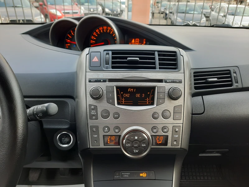 Toyota Verso 2.0 D-4D, снимка 10 - Автомобили и джипове - 48310886