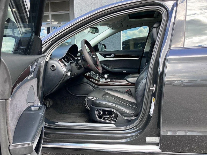 Audi A8 * АВТО КРЕДИТ* ЦЕНА ДО БГ * СЕРВИЗНА ИСТОРИЯ * , снимка 5 - Автомобили и джипове - 52436434