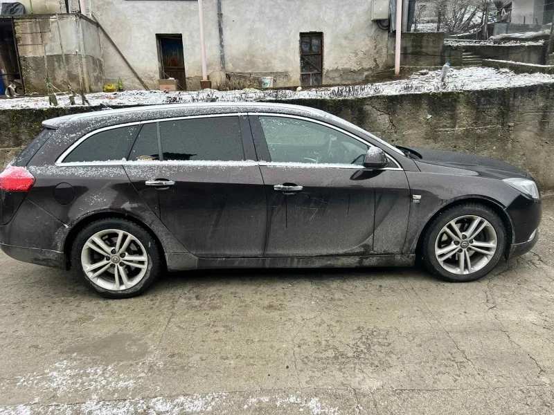 Opel Insignia, снимка 2 - Автомобили и джипове - 53307505