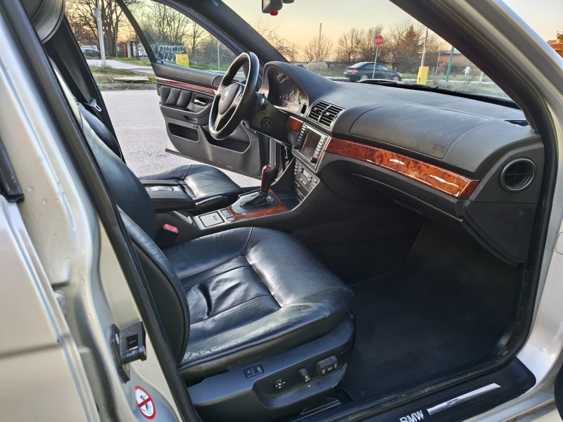BMW 525 525d LCI Комфортен салон, снимка 11 - Автомобили и джипове - 53585131