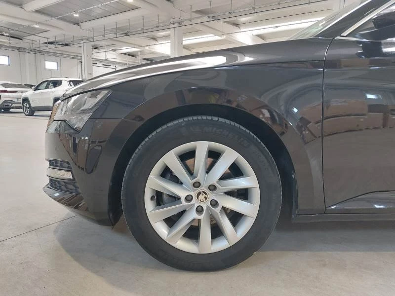 Skoda Superb 2.0 TDI Executive - изображение 3