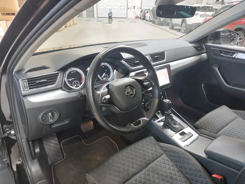 Skoda Superb 2.0 TDI Executive - изображение 10