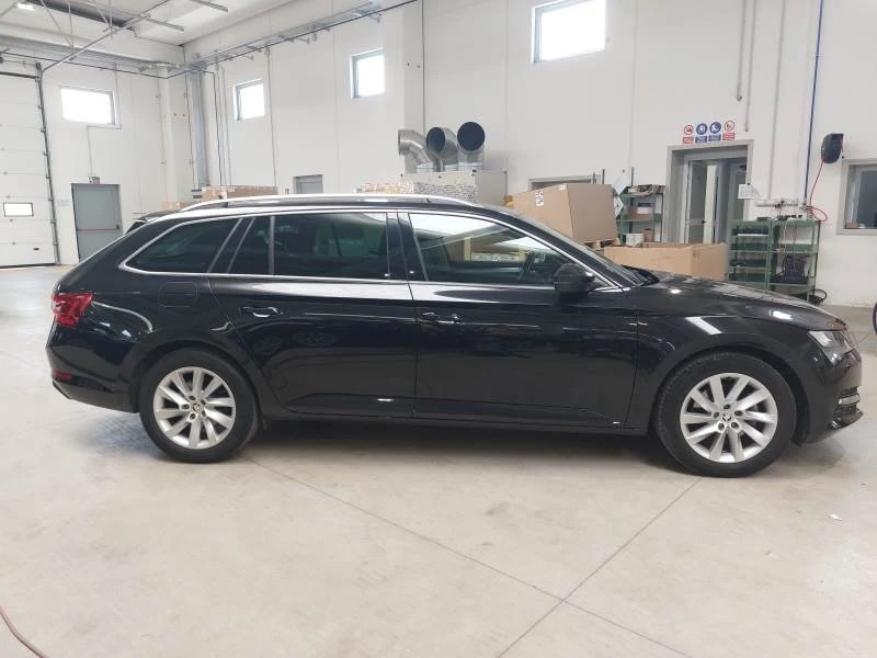 Skoda Superb 2.0 TDI Executive - изображение 2