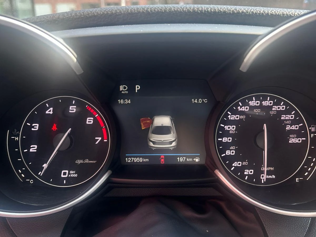 Alfa Romeo Giulia TI AWD CARFAX АВТО ФИНАНСИРАНЕ  - изображение 8