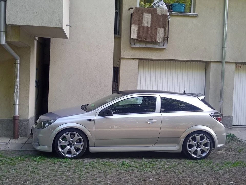 Opel Astra OPC VXRacing Edition  - изображение 3