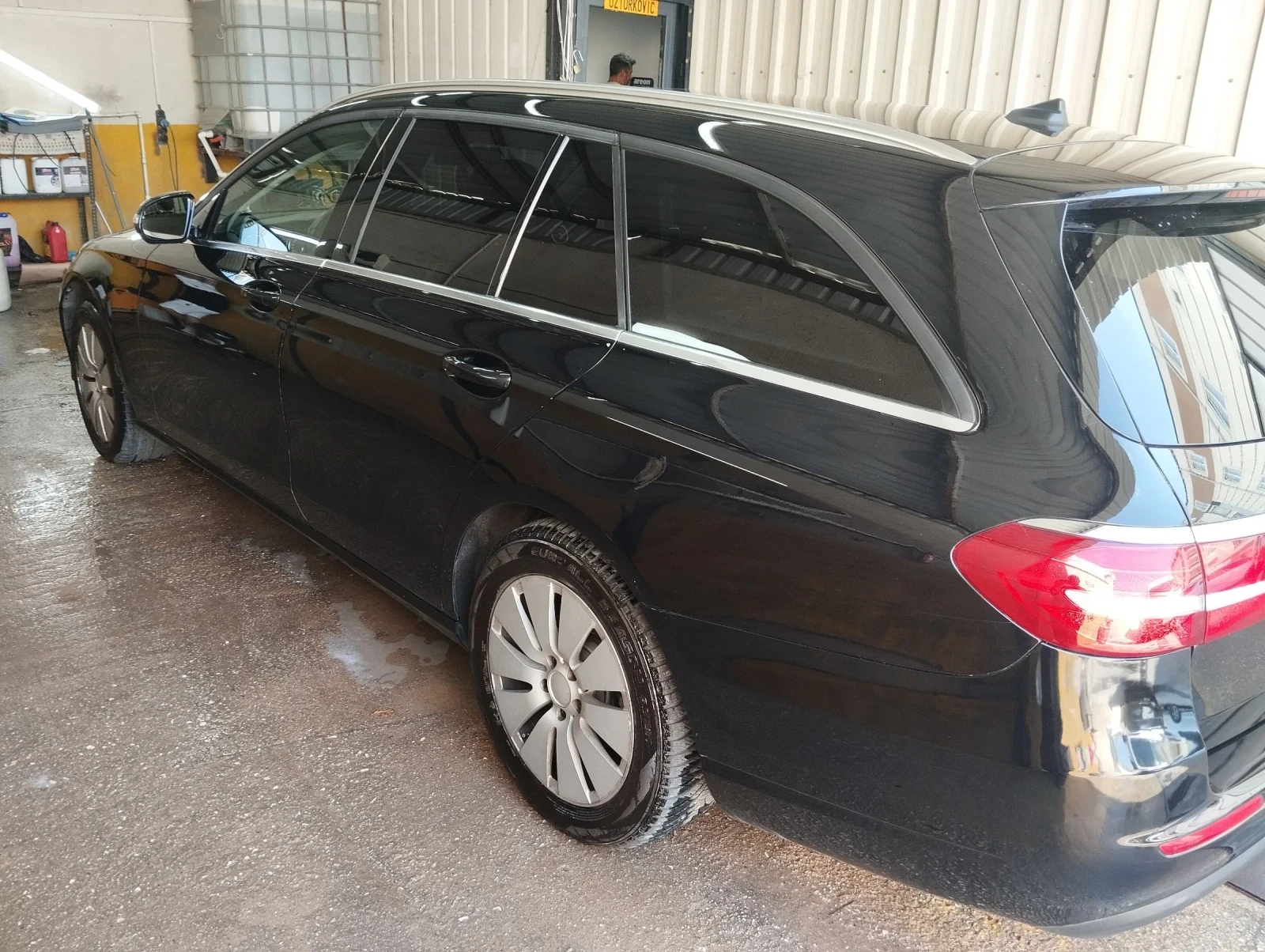 Mercedes-Benz E 200  - изображение 4