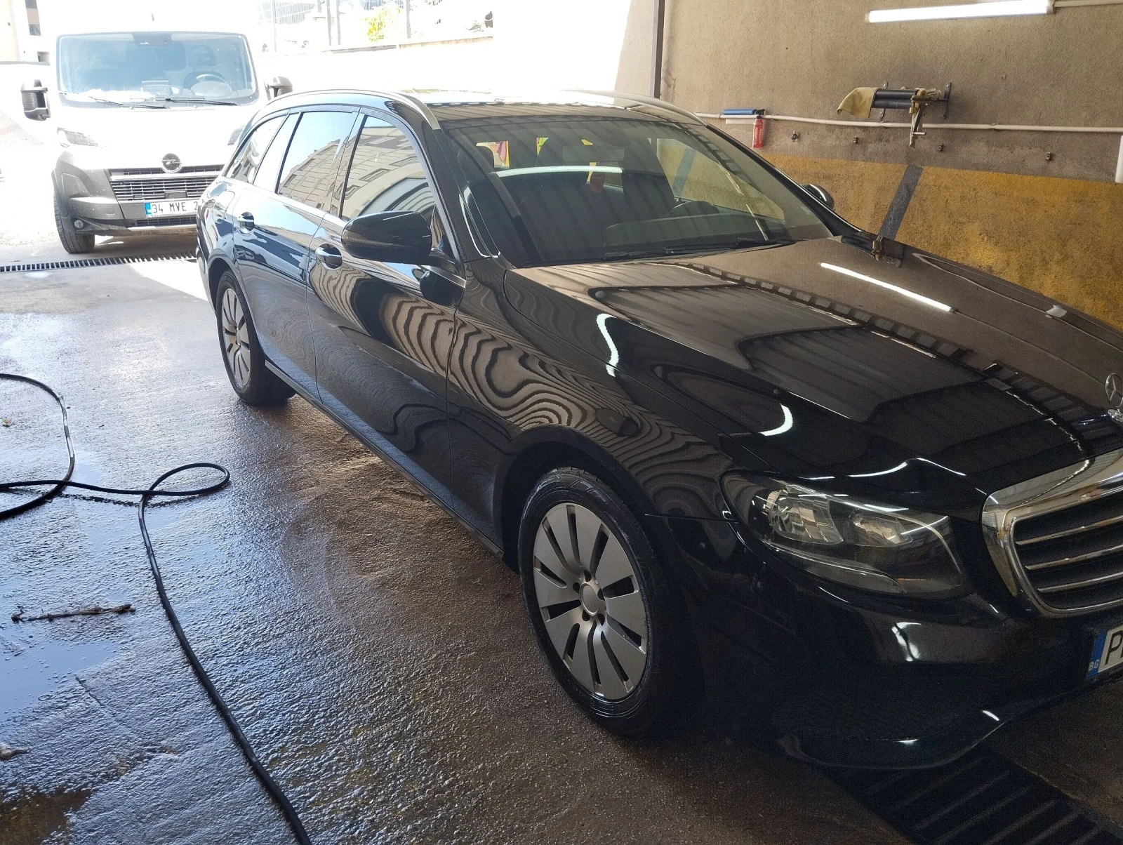 Mercedes-Benz E 200  - изображение 6