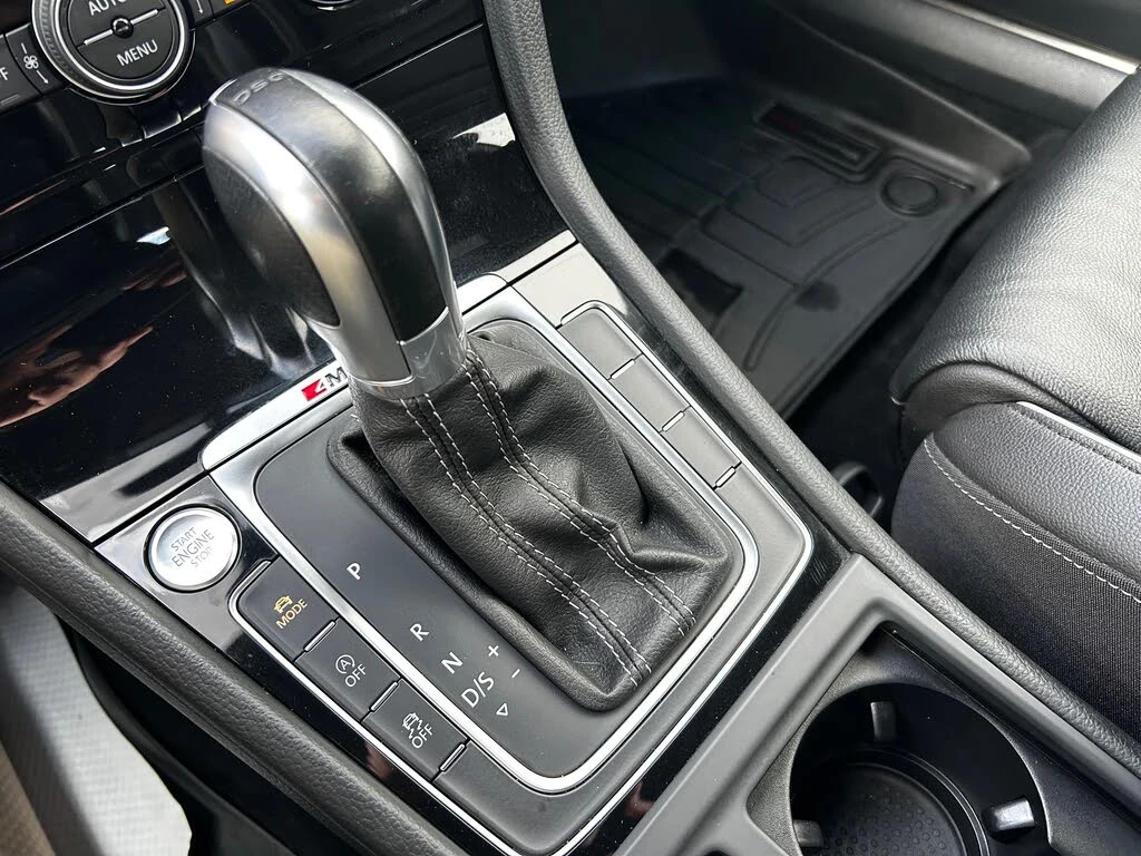 VW Golf R DSG AWD 2.0T* Keyless* NAVI* Кожа* Подгрев* Prem, снимка 13 - Автомобили и джипове - 53729670