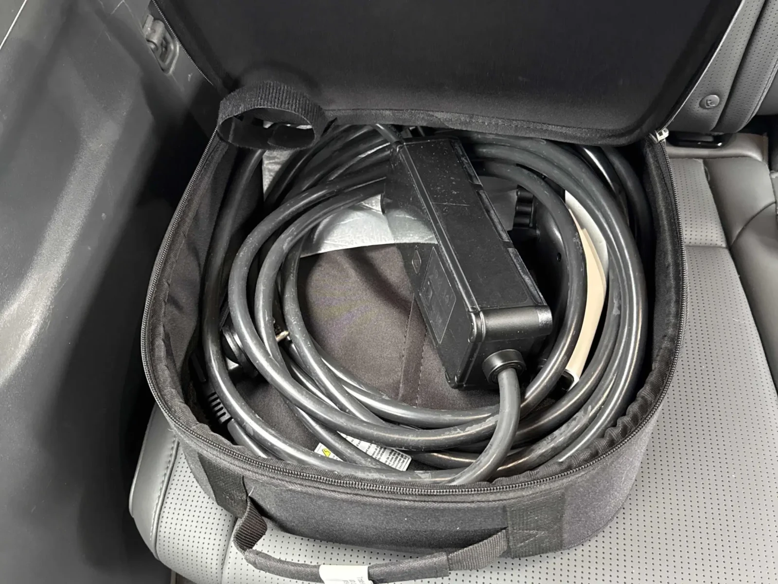 Kia EV9 Wind AWD 99.8kW, снимка 9 - Автомобили и джипове - 54171110