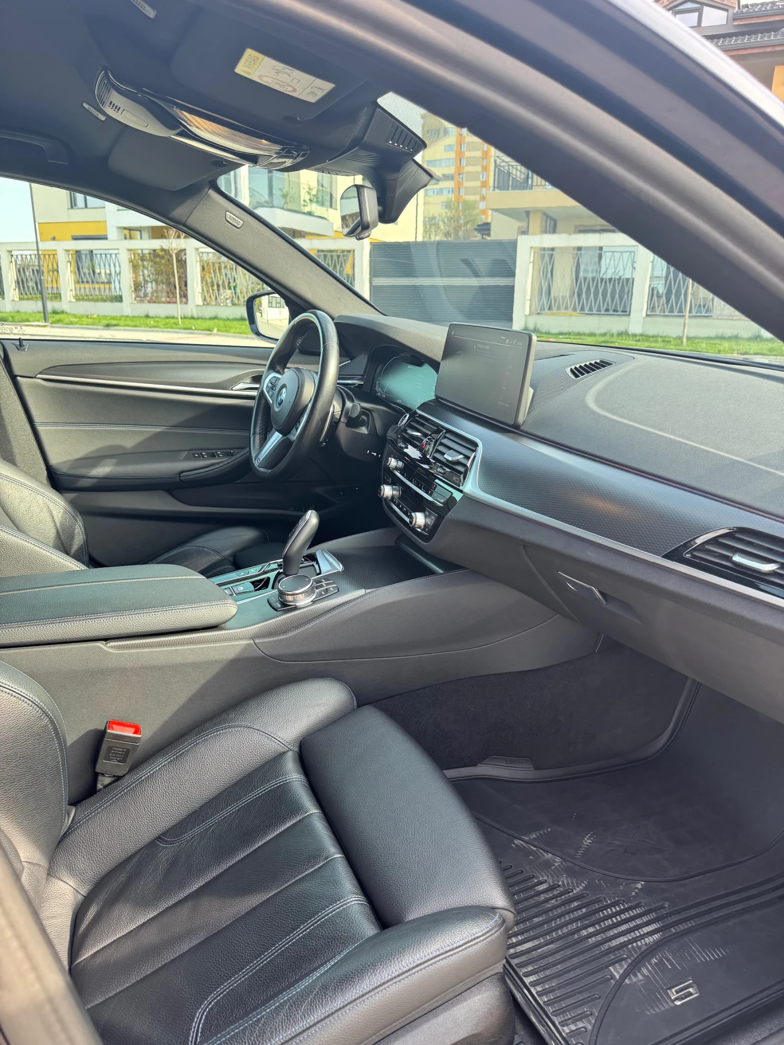 BMW 530E xDrive * M PACK* ГАРАНЦИЯ ДО 05.2028г., снимка 9 - Автомобили и джипове - 54195225