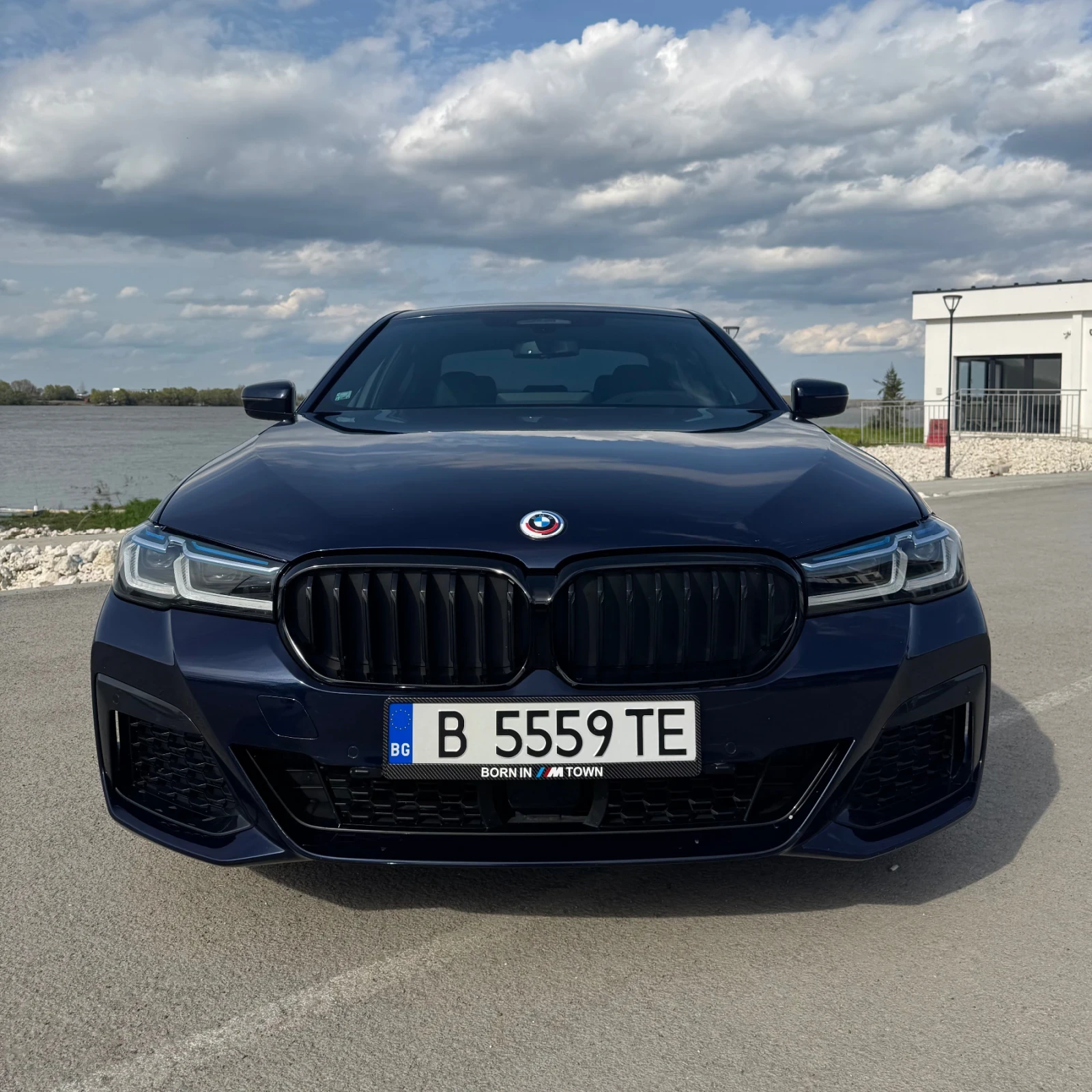 BMW 530E xDrive * M PACK* ГАРАНЦИЯ ДО 05.2028г., снимка 2 - Автомобили и джипове - 54195225