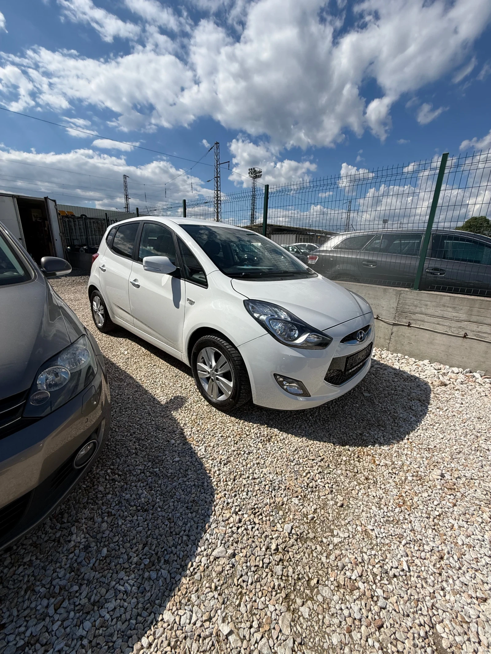 Hyundai Ix20 1.6i, снимка 3 - Автомобили и джипове - 54296177
