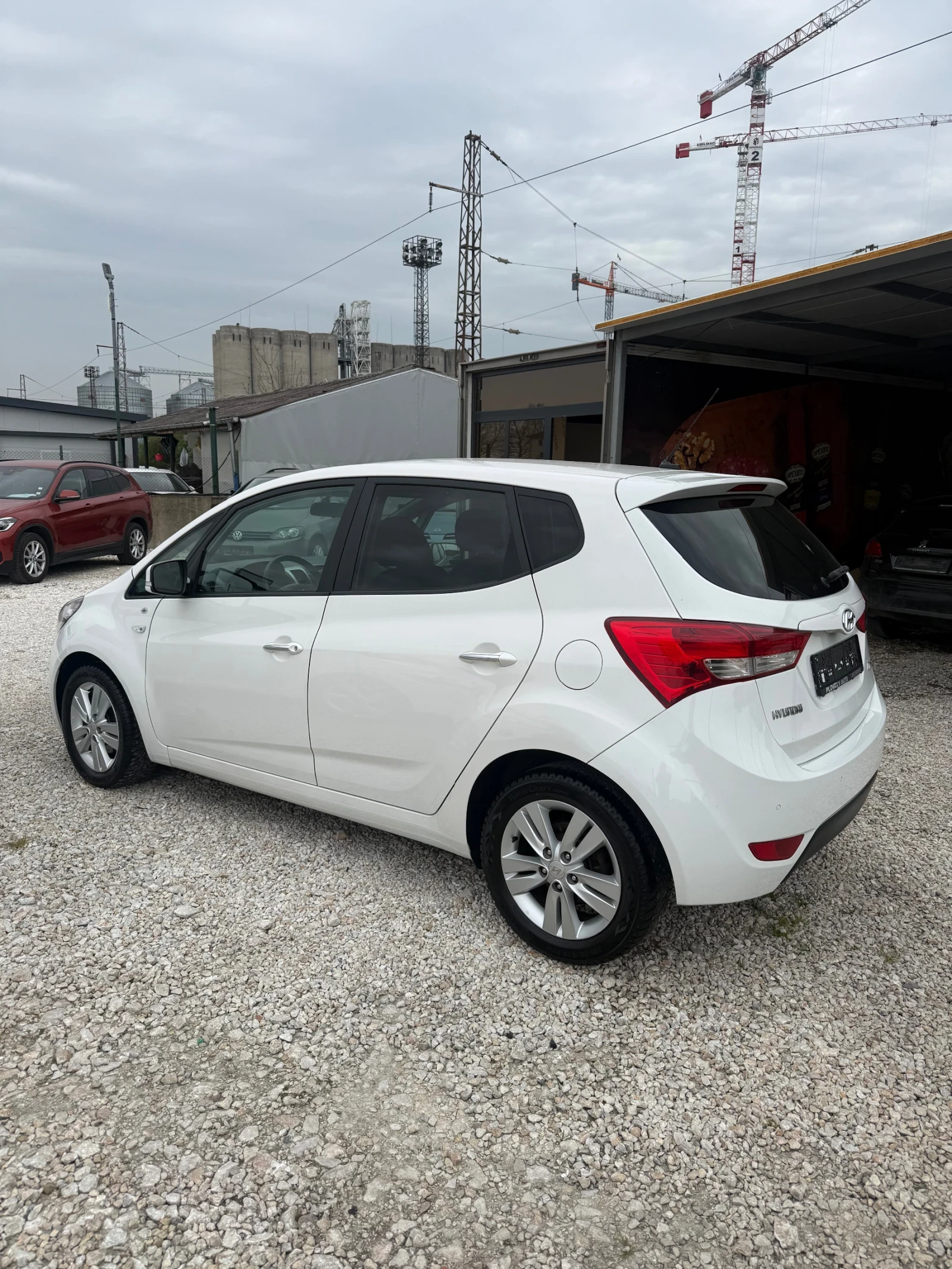 Hyundai Ix20 1.6i, снимка 9 - Автомобили и джипове - 54296177