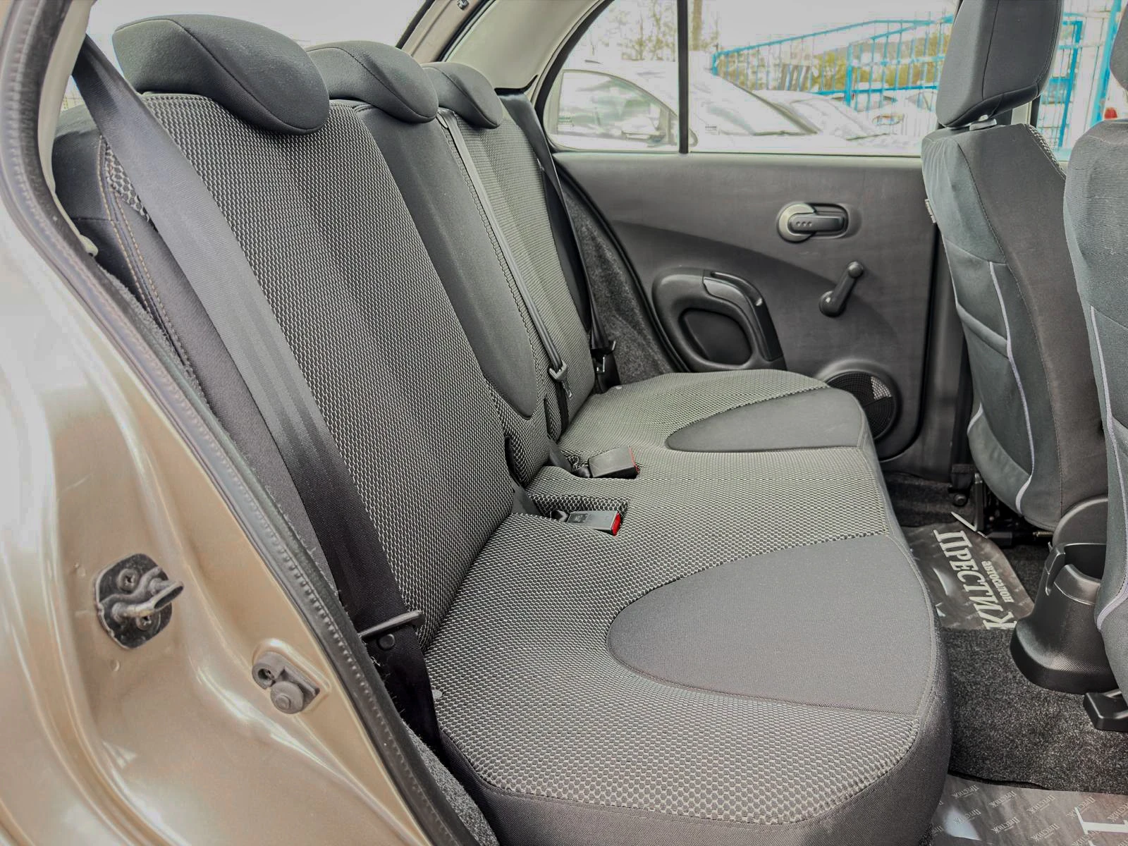 Nissan Micra 1.2i - 80k.c. - 4 цилиндъра, снимка 11 - Автомобили и джипове - 54302791