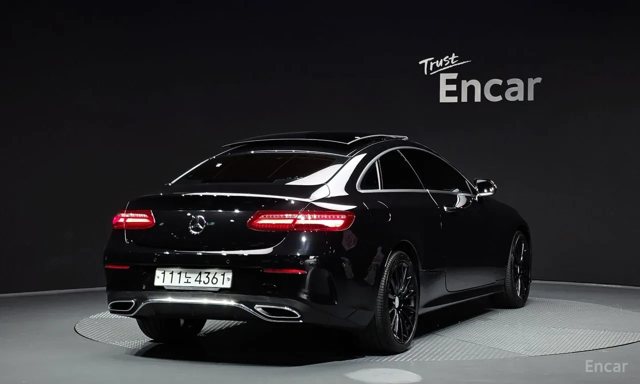 Mercedes-Benz E 220 AMG PK* HUD* BURMASTER* KEYLESS* DIGITAL* КРАЙНА Ц, снимка 4 - Автомобили и джипове - 55091207