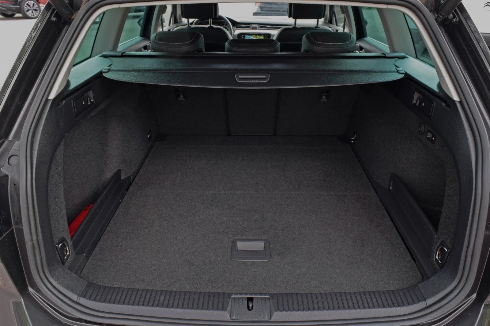 VW Passat Germany, SCR, DSG, Elegance, снимка 12 - Автомобили и джипове - 55231362