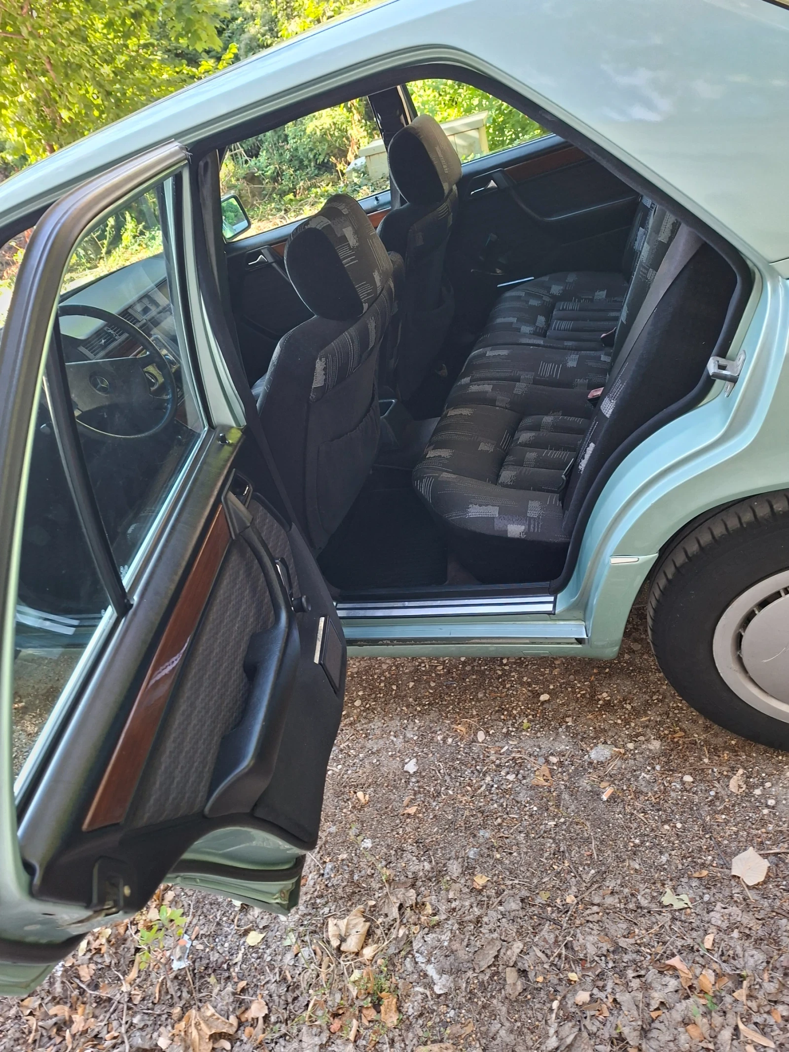Mercedes-Benz 300 D, снимка 11 - Автомобили и джипове - 55698303