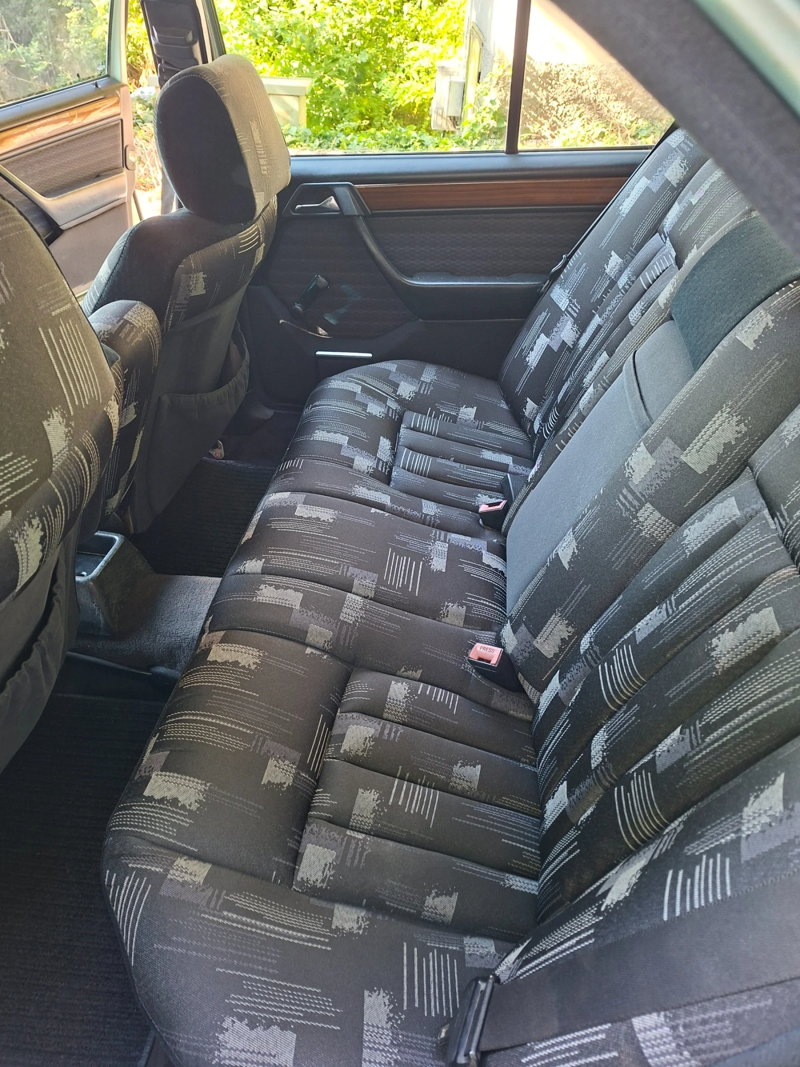 Mercedes-Benz 300 D, снимка 13 - Автомобили и джипове - 55698303