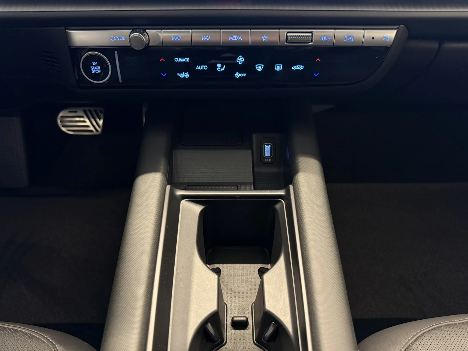 Hyundai Ioniq 6 PREMIUM 77kWh AWD, снимка 14 - Автомобили и джипове - 55889876