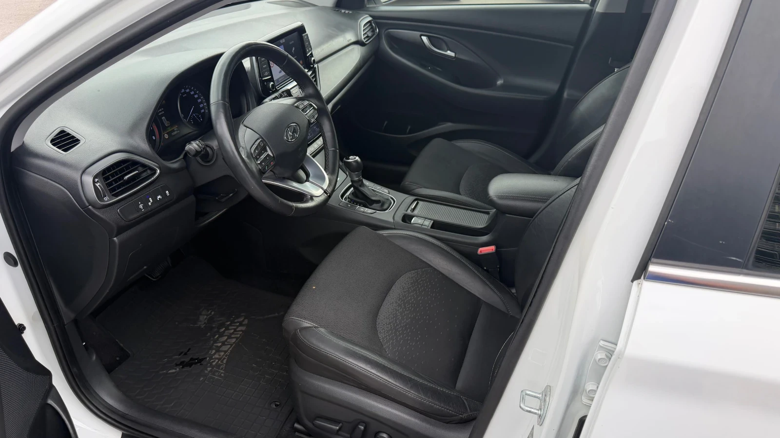 Hyundai I30 1.4 Бензин Автоматик, снимка 8 - Автомобили и джипове - 56271362