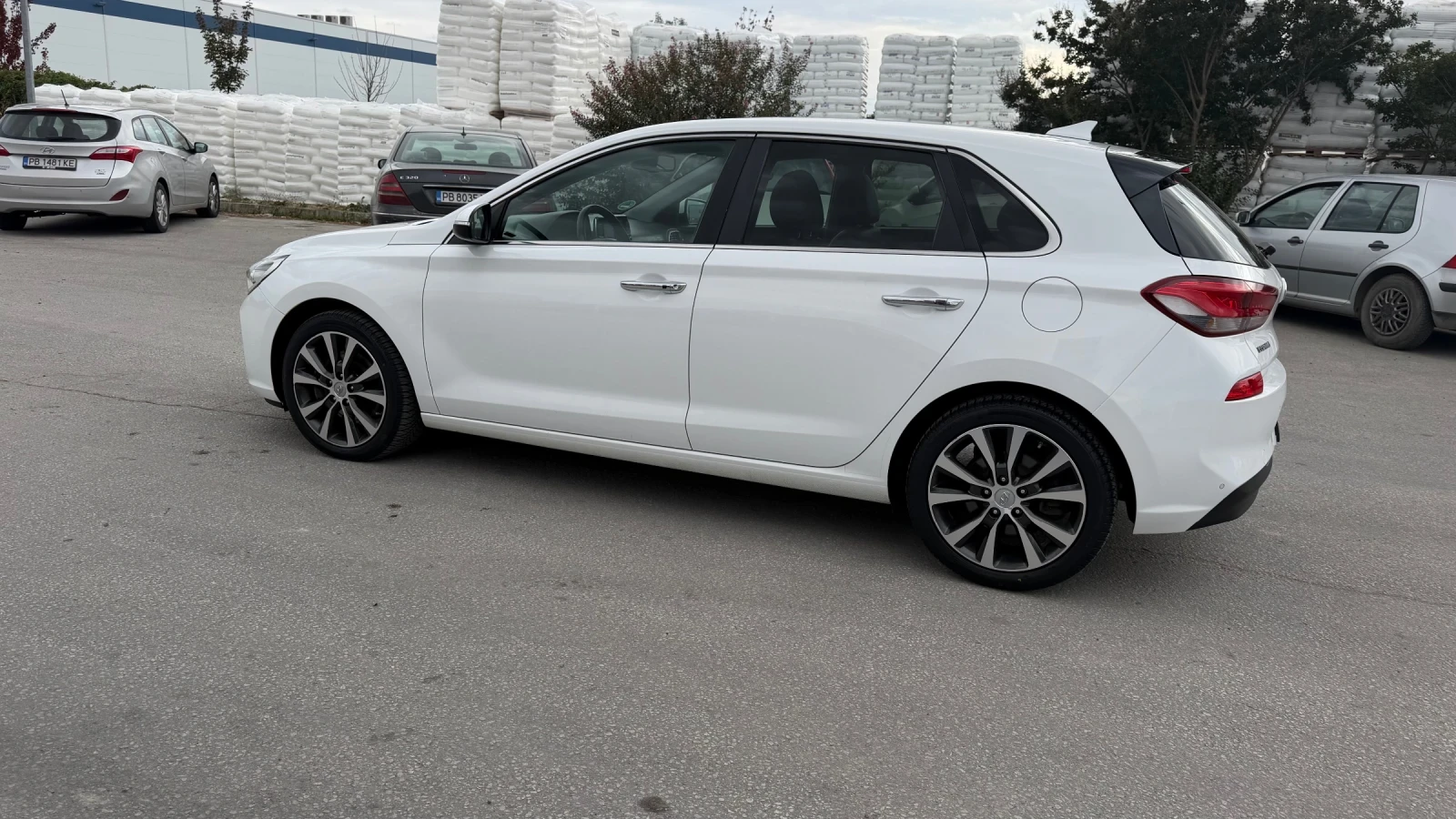Hyundai I30 1.4 Бензин Автоматик, снимка 4 - Автомобили и джипове - 56271362