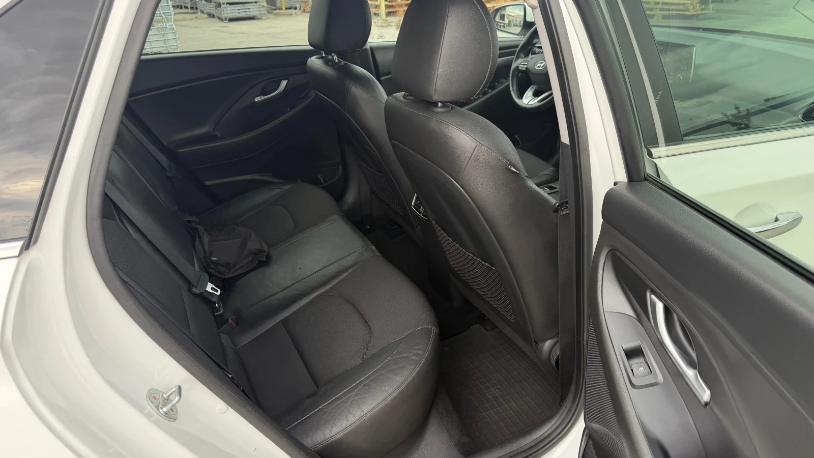 Hyundai I30 1.4 Бензин Автоматик, снимка 10 - Автомобили и джипове - 56271362