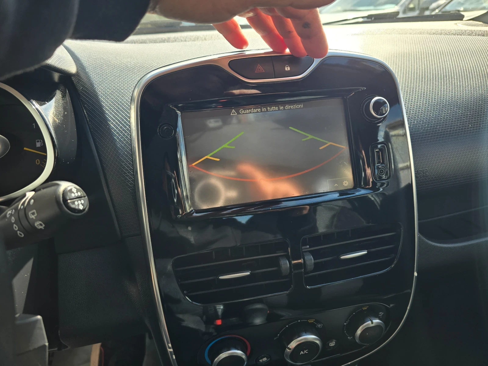 Renault Clio 1.5DCi-Duel= Navi, Camera, Led, снимка 14 - Автомобили и джипове - 56290288
