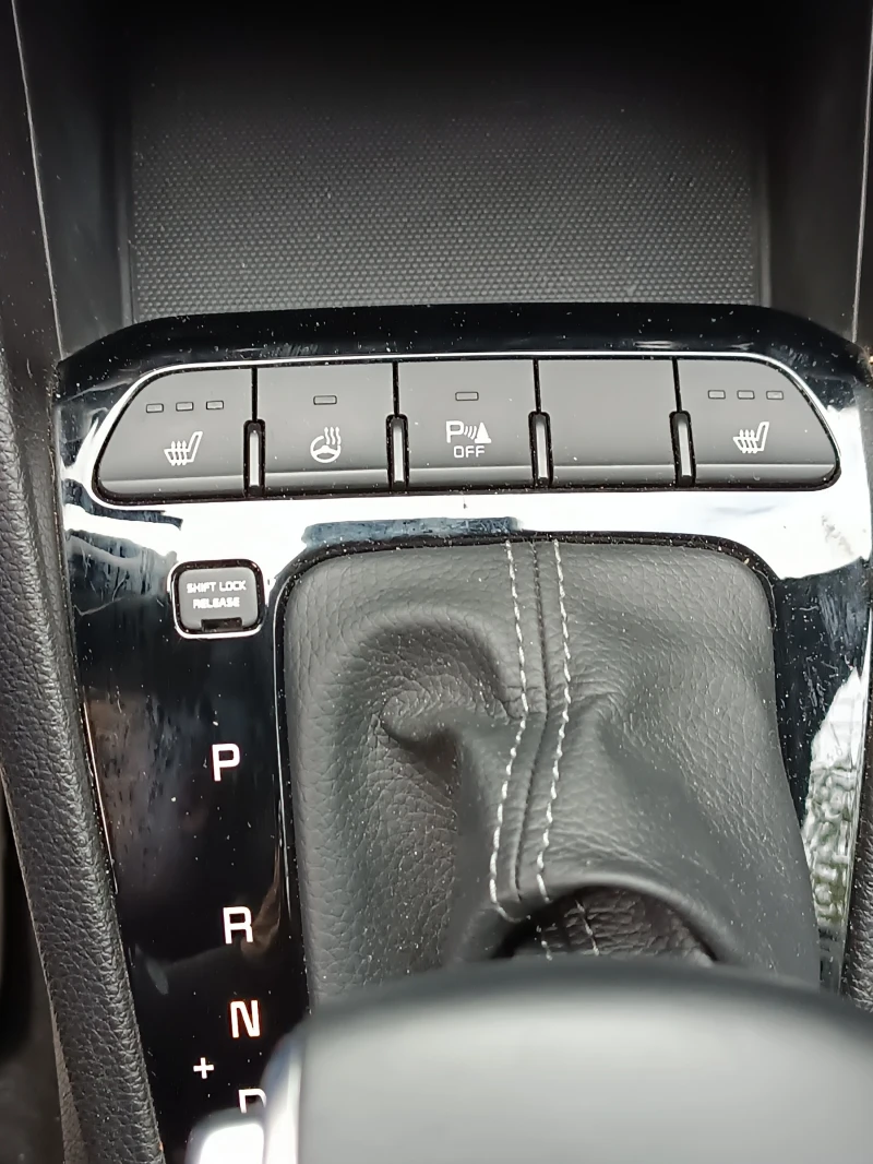 Kia Stonic 1.4 Автоматик, снимка 12 - Автомобили и джипове - 52354036